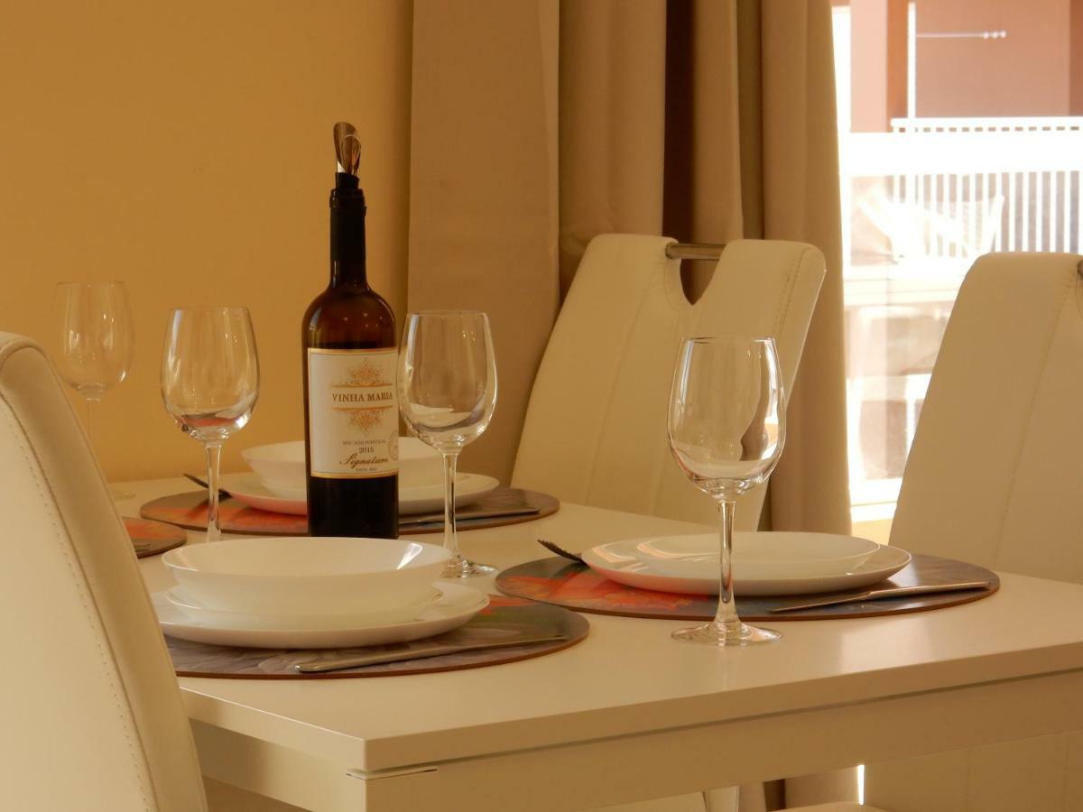 Beach & Sea Apt, Fast Wifi, Airco, Private Parking And Pool Портиман Екстериор снимка