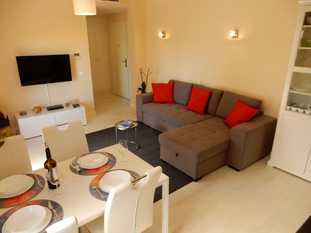 Beach & Sea Apt, Fast Wifi, Airco, Private Parking And Pool Портиман Екстериор снимка