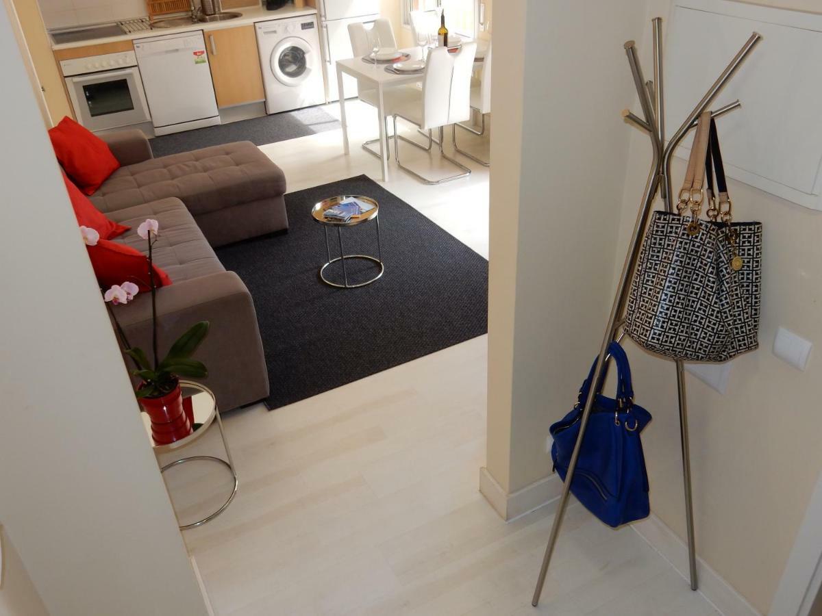 Beach & Sea Apt, Fast Wifi, Airco, Private Parking And Pool Портиман Екстериор снимка
